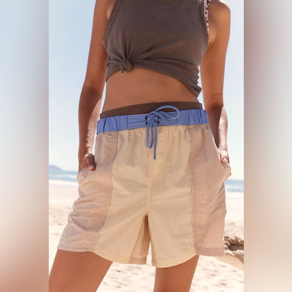 NWOT FREE PEOPLE MOVEMENT Sun Daze Board Shorts - Sand Combo. Size XS